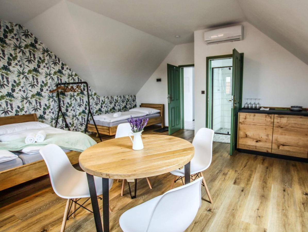 Penzion A Bistro Stary Kopec Зноймо Экстерьер фото